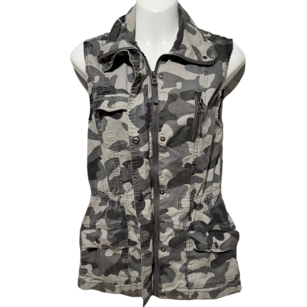 Grey Camo Jacket Zip up Vest. Cotton. By 26 International, Downtown Coll…